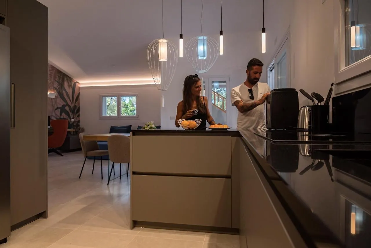 Villa Golden Root Real Estate سان تيودورو