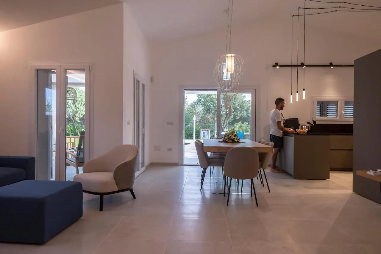 Villa Golden Root Real Estate سان تيودورو