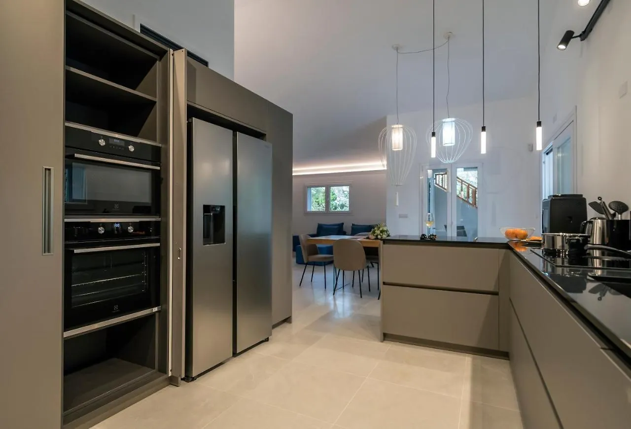 Villa Golden Root Real Estate سان تيودورو إيطاليا