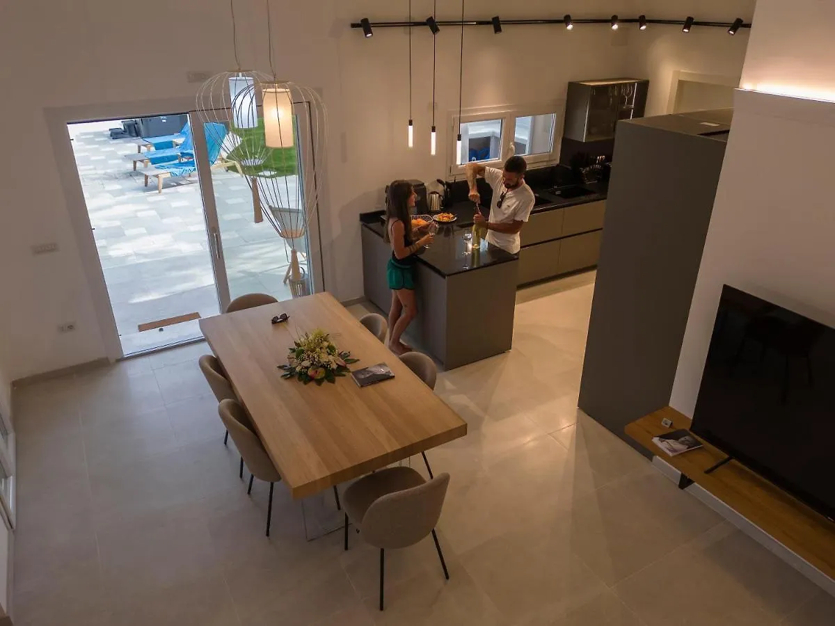 Villa Golden Root Real Estate سان تيودورو