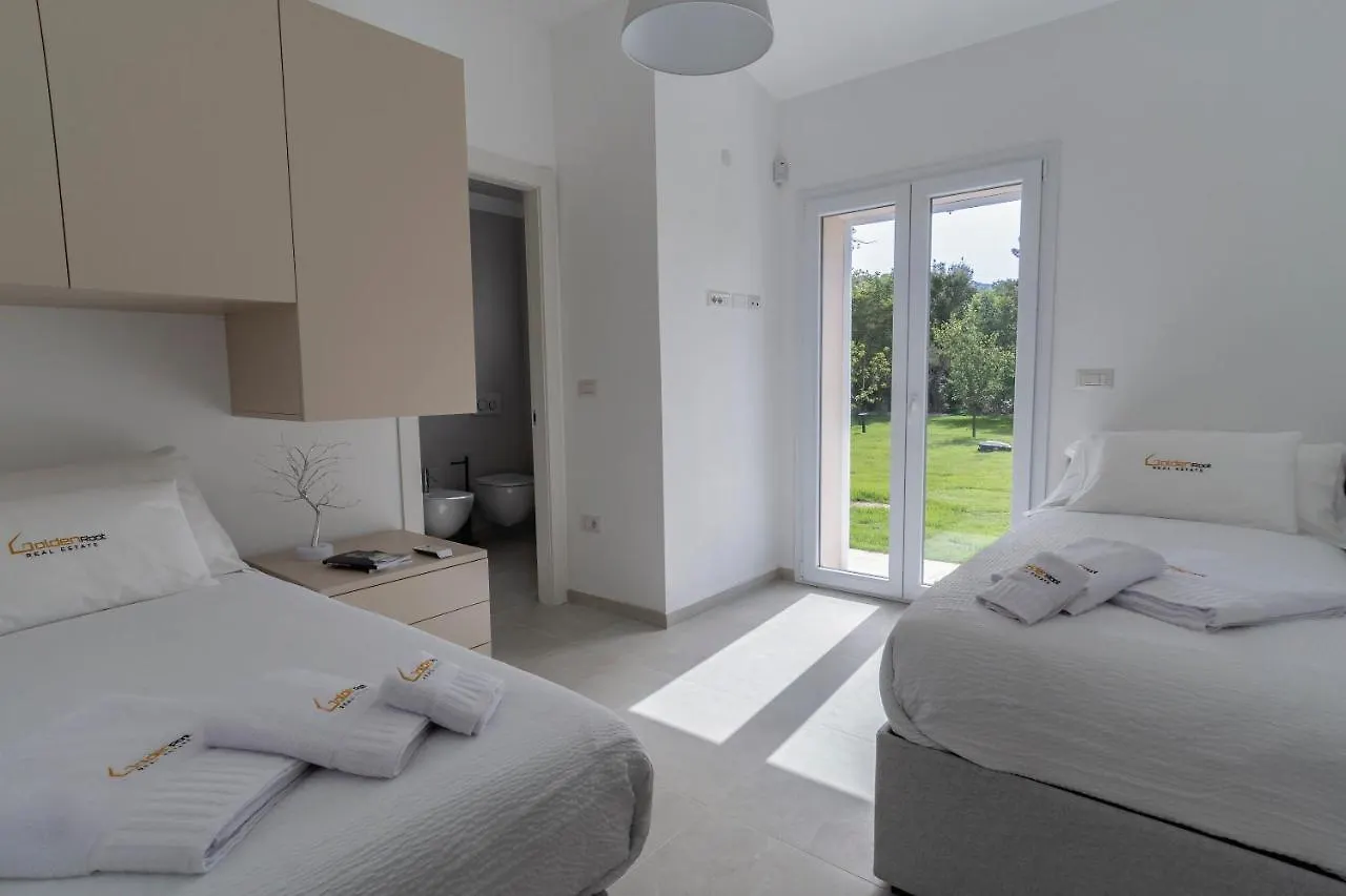 Villa Golden Root Real Estate سان تيودورو