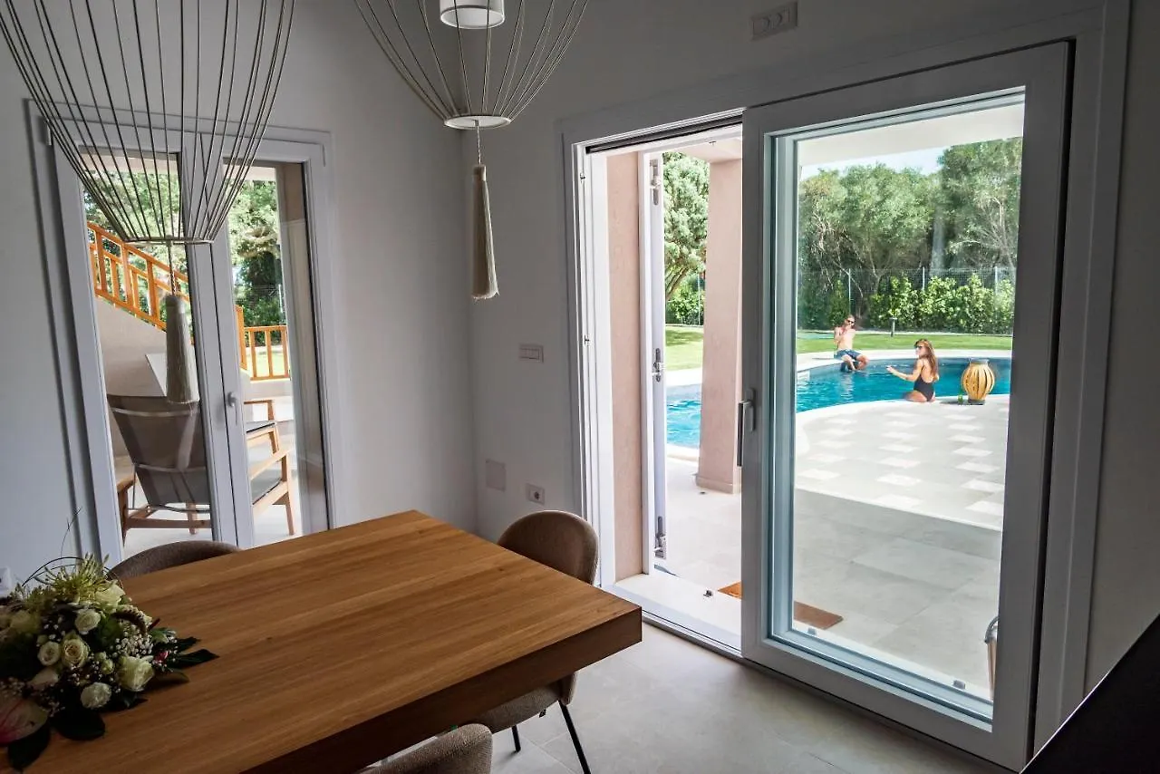 Villa Golden Root Real Estate سان تيودورو